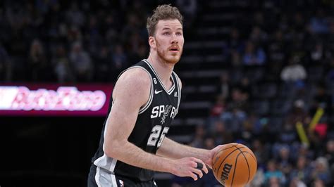 Spurs agree to trade Jakob Poeltl to Raptors for Khem .